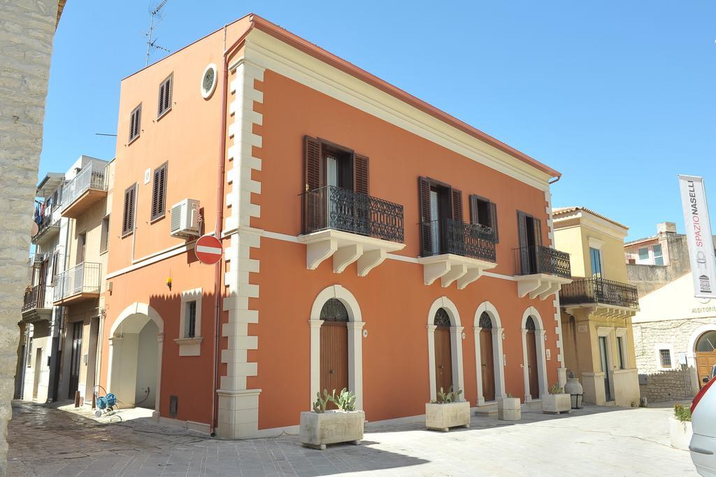 B&B Al Teatro Comiso Δωμάτιο φωτογραφία